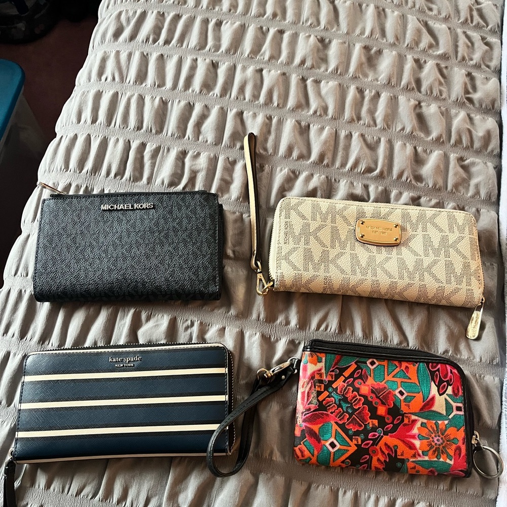 Michael Kors Cream and Black Wallet Collection